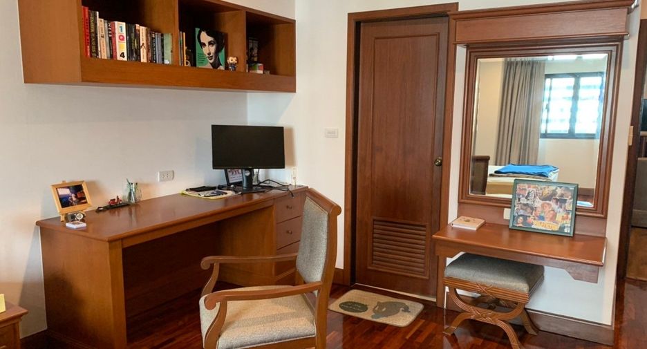 For rent 3 bedrooms apartment in Watthana, Bangkok