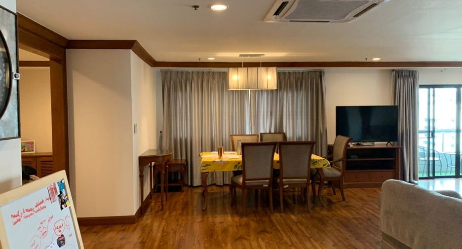 For rent 3 bedrooms apartment in Watthana, Bangkok