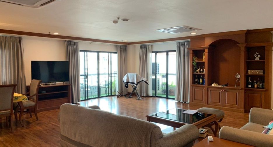 For rent 3 bedrooms apartment in Watthana, Bangkok