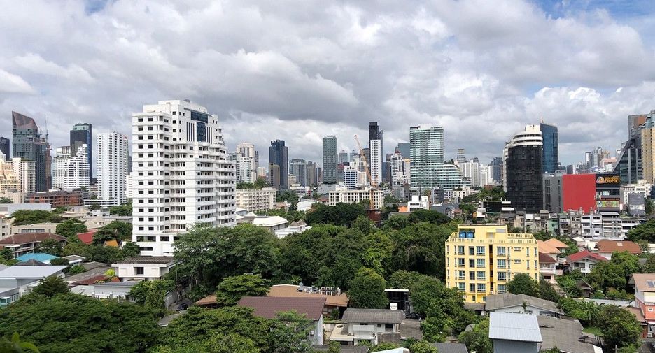 For rent 3 bedrooms condo in Watthana, Bangkok