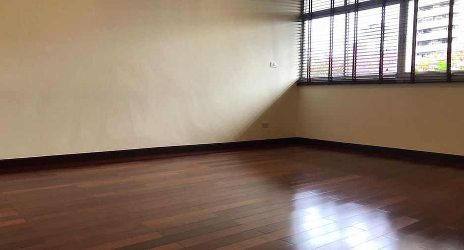 For rent 3 bedrooms condo in Watthana, Bangkok