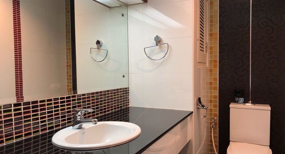 For rent 3 bedrooms condo in Watthana, Bangkok