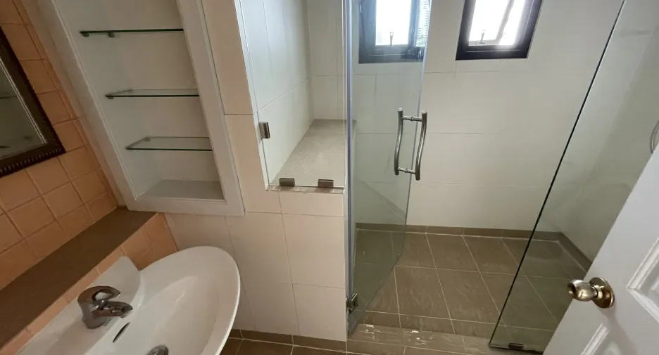 Wohnung zur Miete mit 3 Zimmer in Watthana, Bangkok