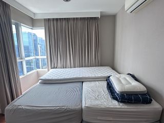 Condo en alquiler de 2 habitaciones en Huai Khwang, Bangkok