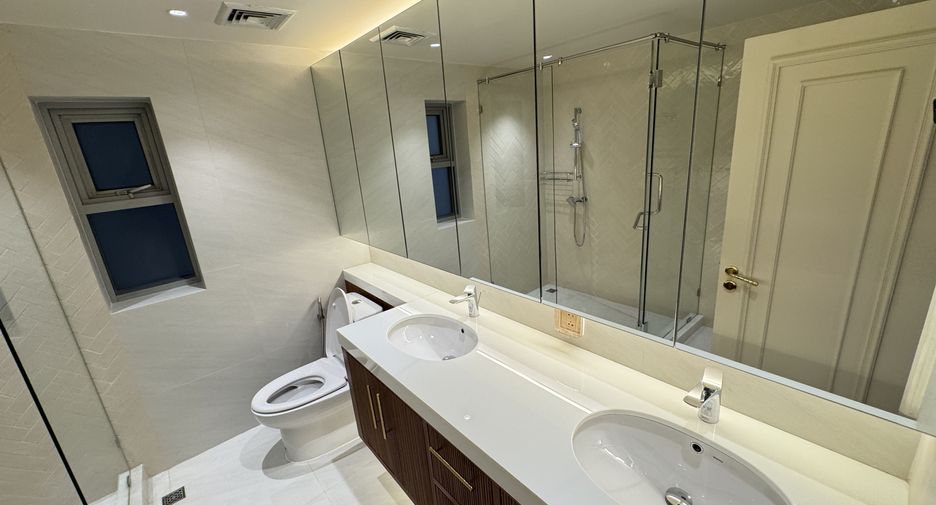 Condo en alquiler de 3 habitaciones en Pathum Wan, Bangkok