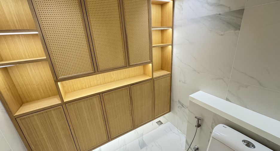 Condo en alquiler de 3 habitaciones en Pathum Wan, Bangkok