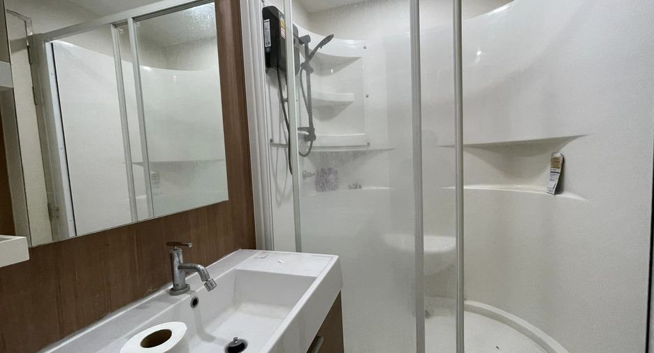 À louer 1 chambre condo à Khlong San, Bangkok
