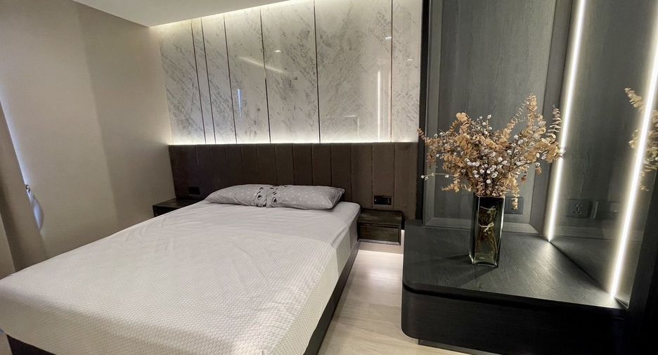 For rent 2 bedrooms condo in Pathum Wan, Bangkok