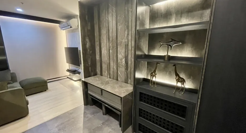 For rent 2 bedrooms condo in Pathum Wan, Bangkok