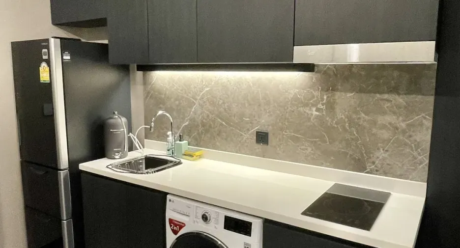 For rent 2 bedrooms condo in Pathum Wan, Bangkok