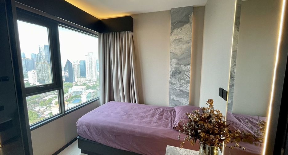 For rent 2 bedrooms condo in Pathum Wan, Bangkok