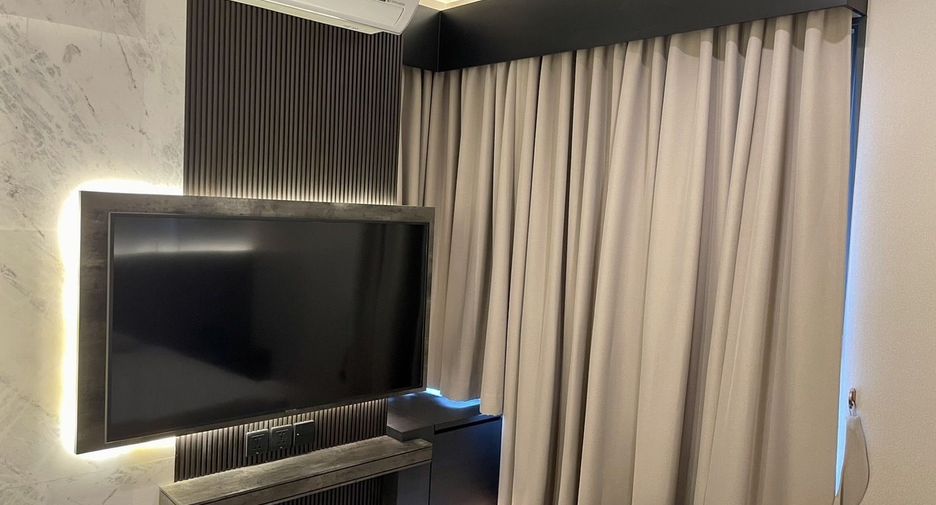 For rent 2 bedrooms condo in Pathum Wan, Bangkok