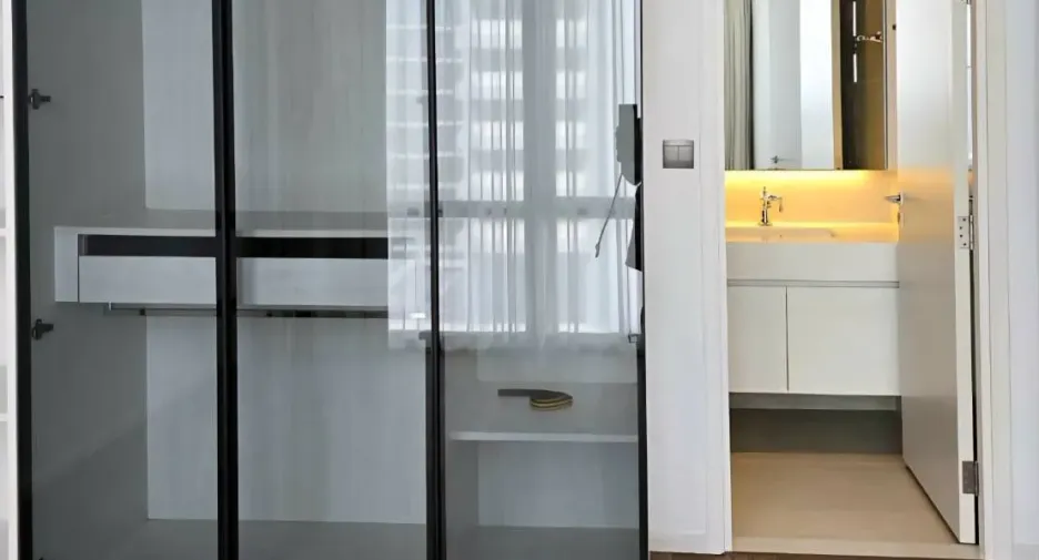 For rent 2 bedrooms condo in Pathum Wan, Bangkok