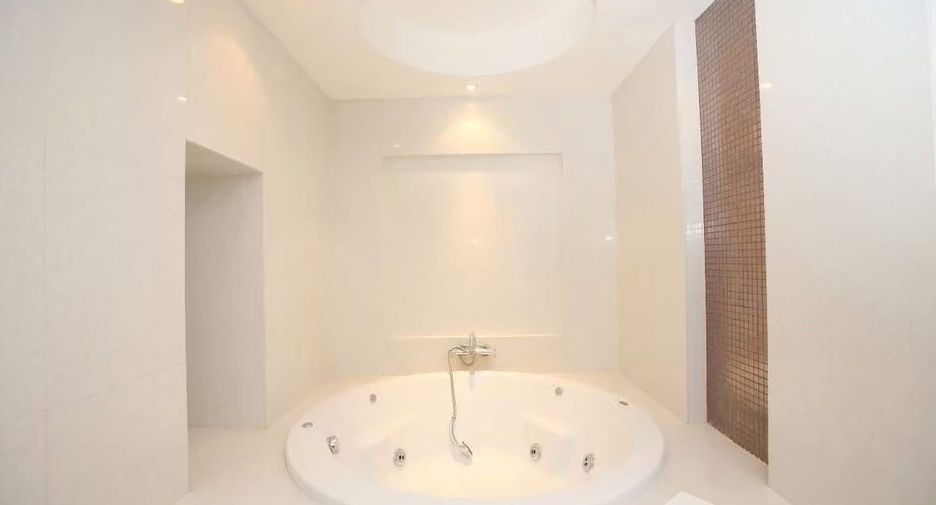 Wohnung zur Miete mit 4 Zimmer in Pathum Wan, Bangkok