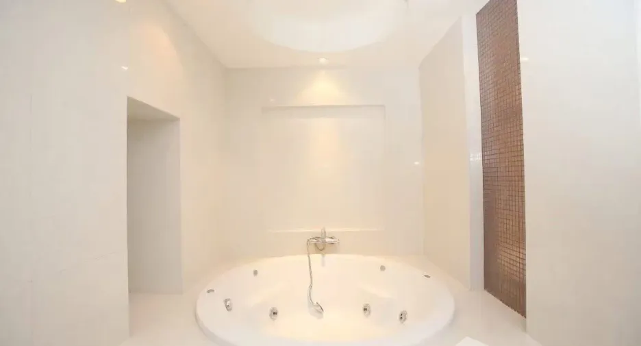 Wohnung zur Miete mit 4 Zimmer in Pathum Wan, Bangkok