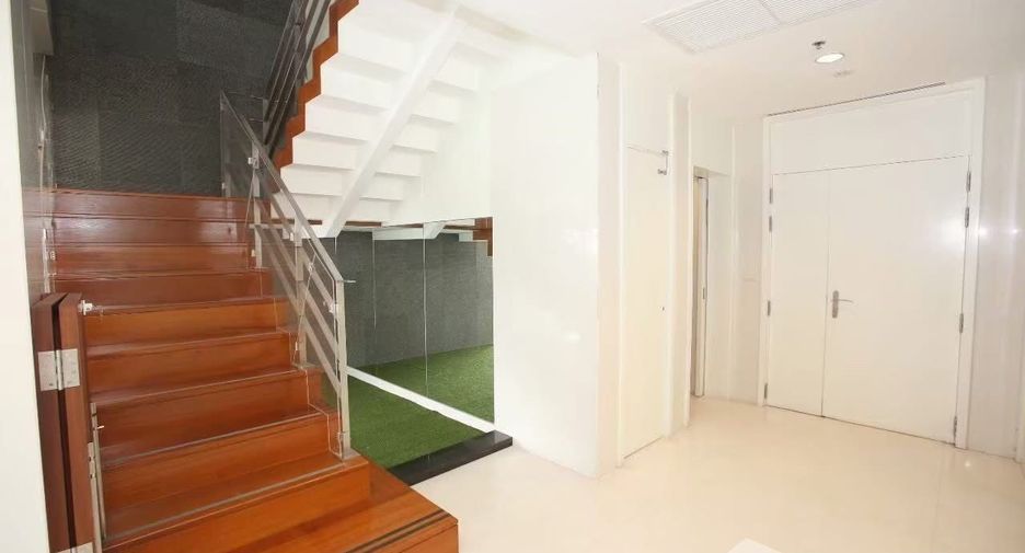 Wohnung zur Miete mit 4 Zimmer in Pathum Wan, Bangkok