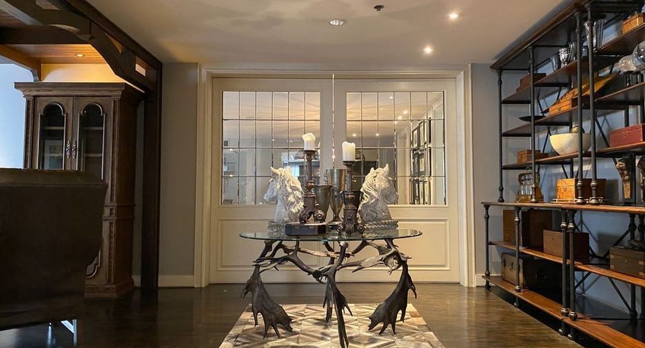 For rent 2 bedrooms condo in Sathon, Bangkok