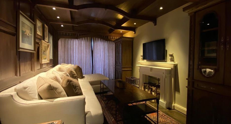 For rent 2 bedrooms condo in Sathon, Bangkok