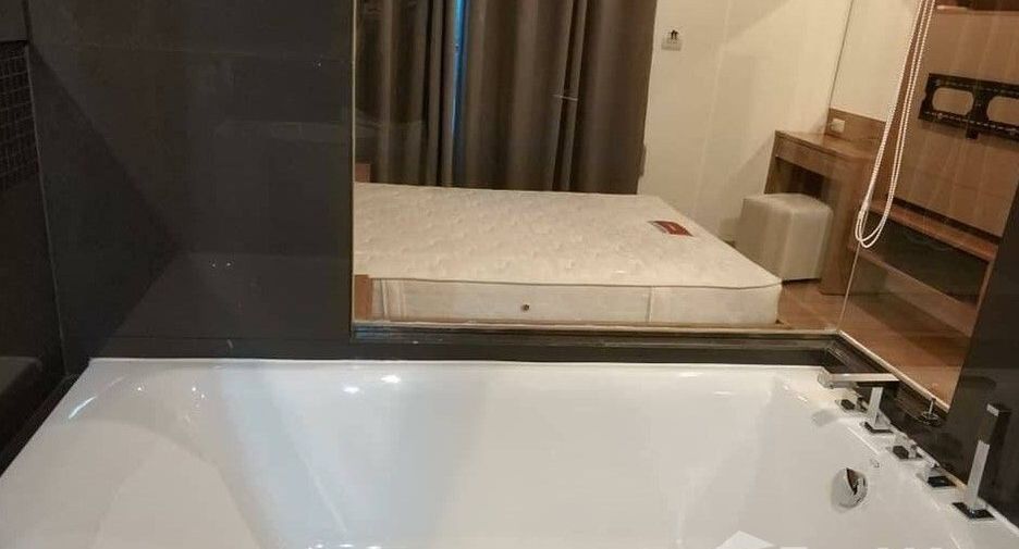 Condo en alquiler de 1 habitaciones en Phra Khanong, Bangkok