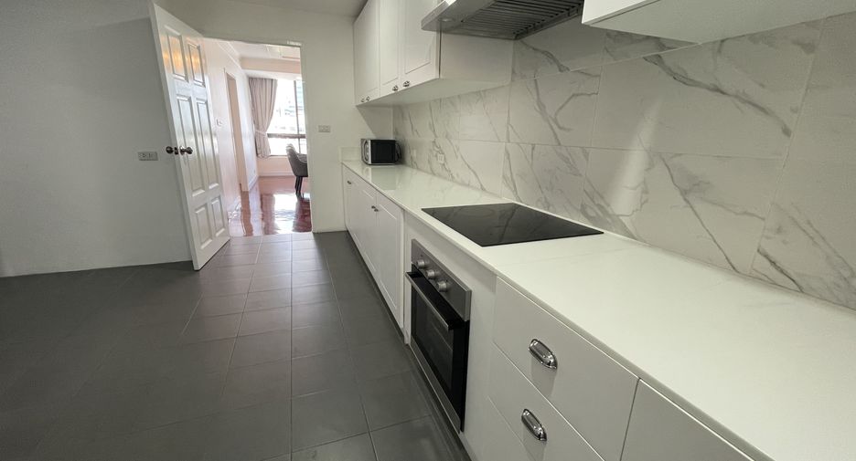 For rent 3 bedrooms condo in Khlong Toei, Bangkok