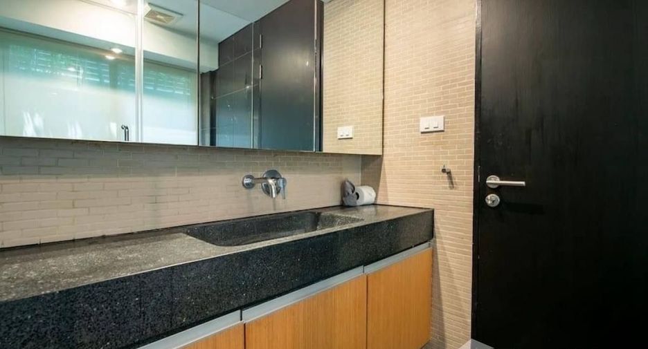 For rent 3 bedrooms condo in Watthana, Bangkok