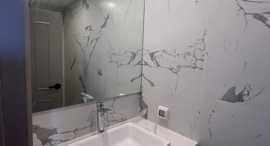 For rent 3 bedrooms condo in Pathum Wan, Bangkok