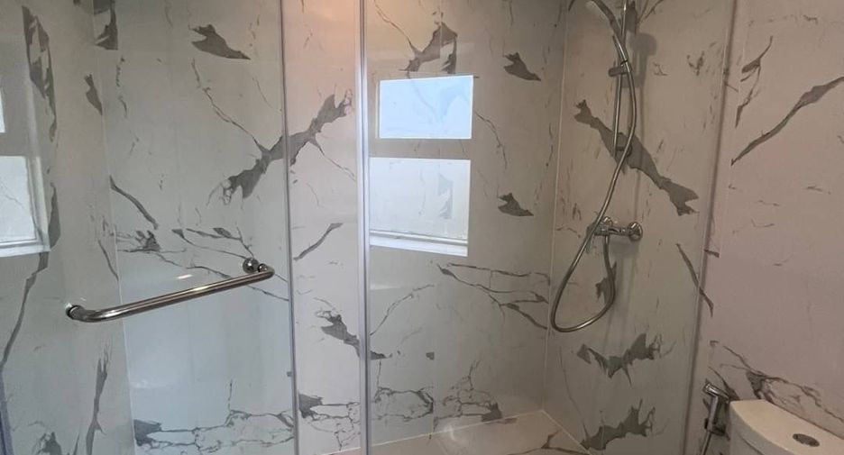 For rent 3 bedrooms condo in Pathum Wan, Bangkok