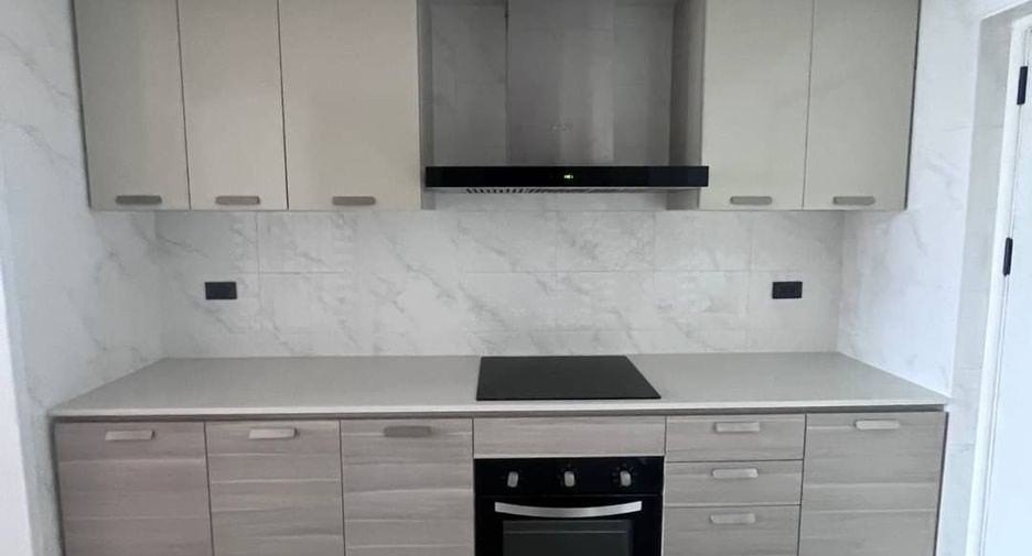 For rent 3 bedrooms condo in Pathum Wan, Bangkok