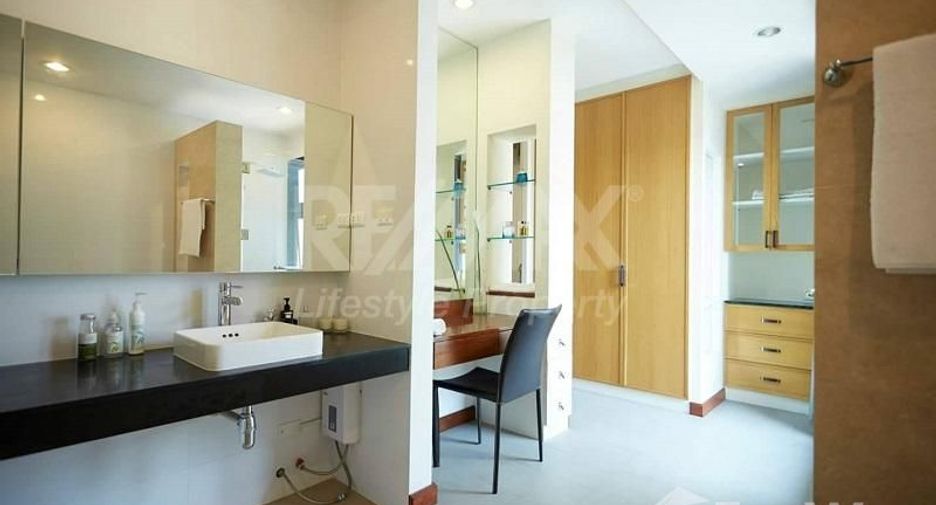For rent 3 bedrooms condo in Watthana, Bangkok