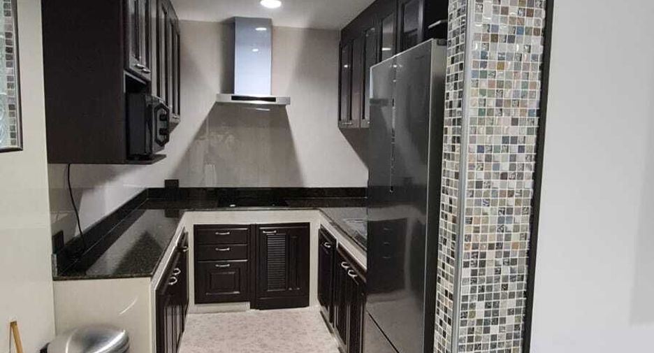 For rent 2 bedrooms condo in Watthana, Bangkok