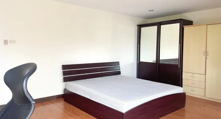 For rent 2 bedrooms apartment in Khlong Toei, Bangkok