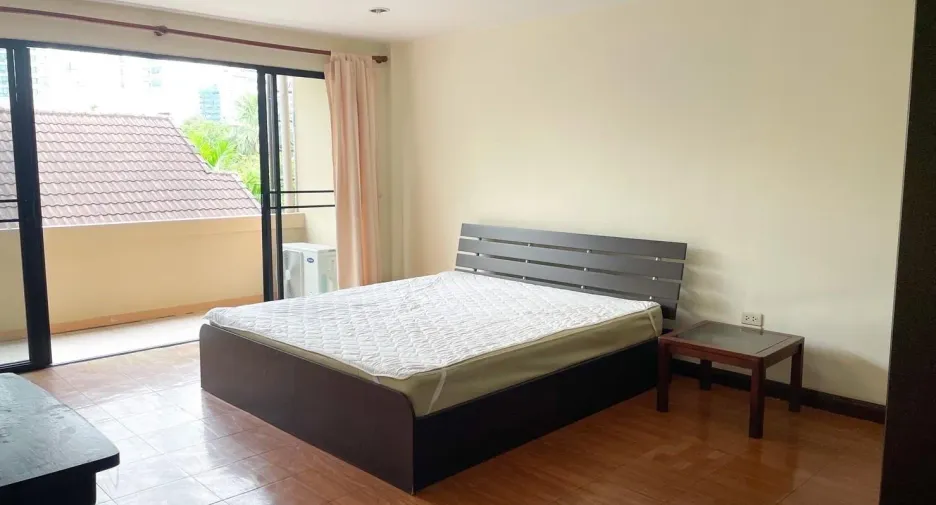 For rent 2 bedrooms apartment in Khlong Toei, Bangkok
