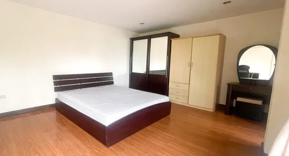 For rent 2 bedrooms apartment in Khlong Toei, Bangkok