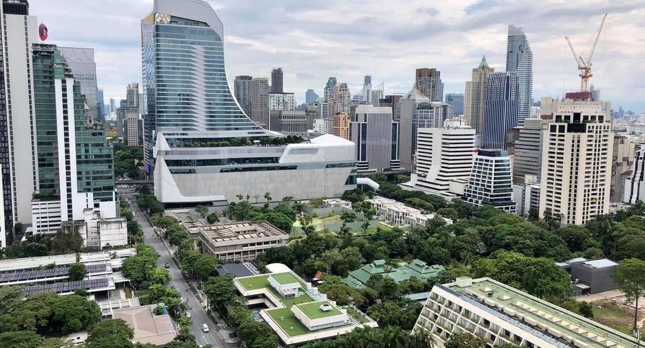 For rent 2 bedrooms condo in Pathum Wan, Bangkok