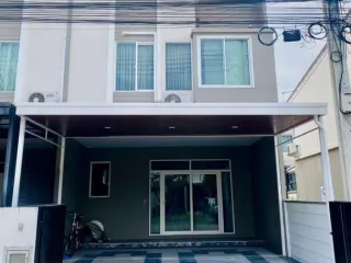 出租 4 卧室 联排别墅 在 Bang Phli, Samut Prakan