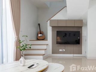 Casa adosada en alquiler de 3 habitaciones en Bang Phli, Samut Prakan