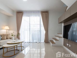 Casa adosada en alquiler de 3 habitaciones en Bang Phli, Samut Prakan
