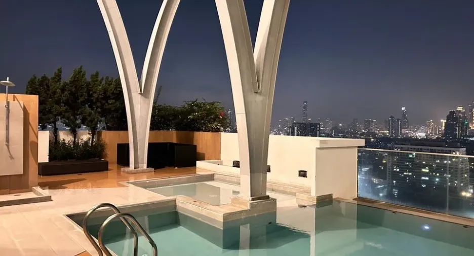 Condo en alquiler de 2 habitaciones en Yan Nawa, Bangkok