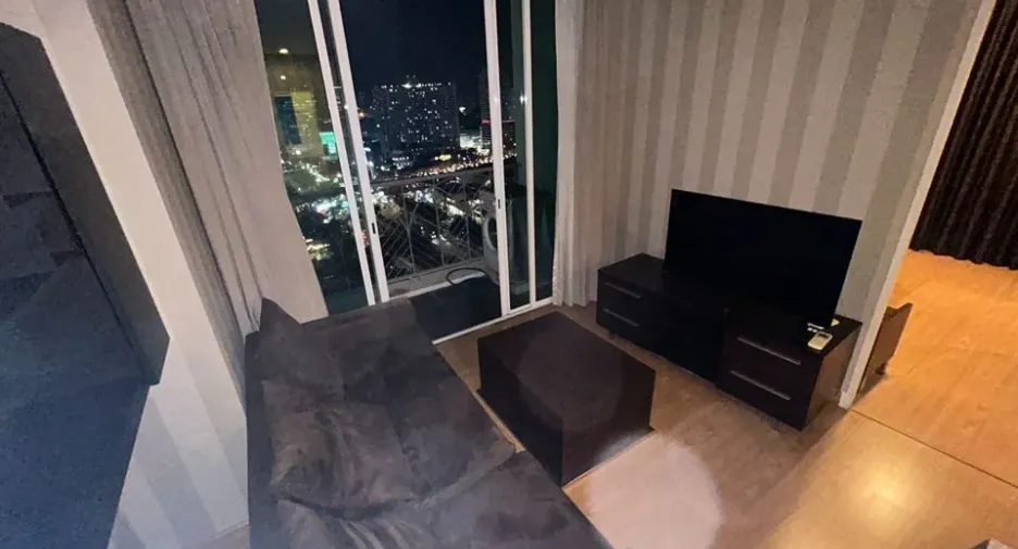 Condo en alquiler de 2 habitaciones en Yan Nawa, Bangkok