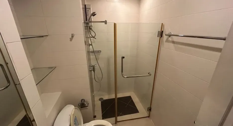 Condo en alquiler de 2 habitaciones en Yan Nawa, Bangkok