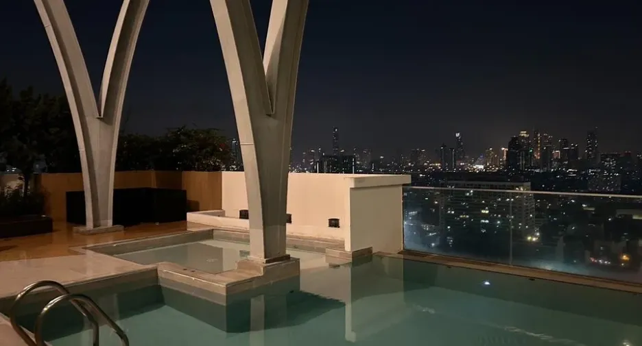 Condo en alquiler de 2 habitaciones en Yan Nawa, Bangkok