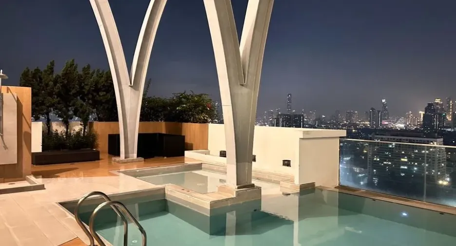 Condo en alquiler de 2 habitaciones en Yan Nawa, Bangkok
