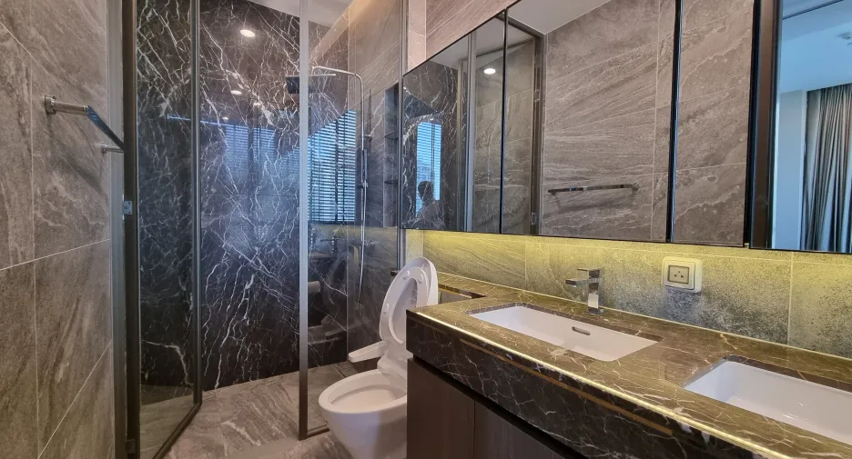 For rent 2 bedrooms condo in Khlong Toei, Bangkok