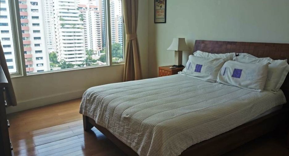 Condo en alquiler de 3 habitaciones en Watthana, Bangkok