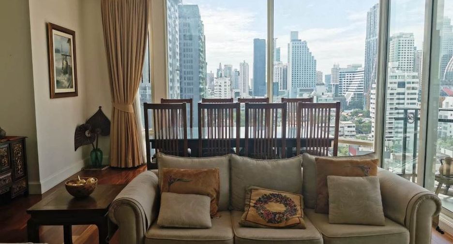 Condo en alquiler de 3 habitaciones en Watthana, Bangkok