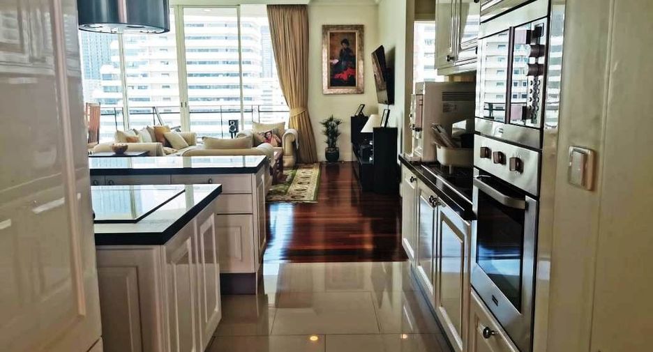 Condo en alquiler de 3 habitaciones en Watthana, Bangkok