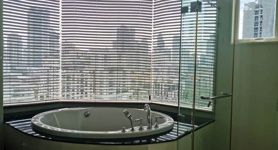 Condo en alquiler de 3 habitaciones en Watthana, Bangkok