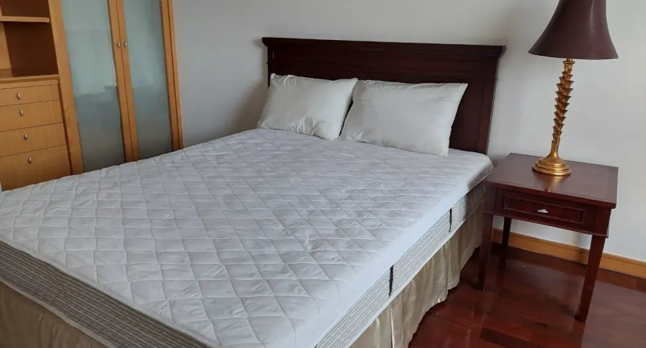 For rent 3 bedrooms condo in Sathon, Bangkok
