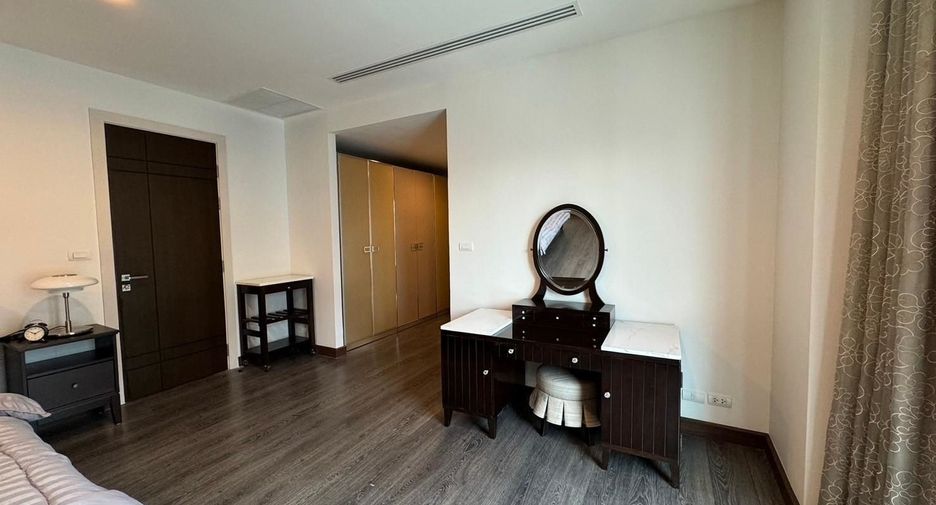 Condo en alquiler de 3 habitaciones en Khlong Toei, Bangkok