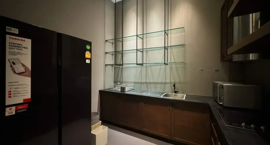 For rent 3 bedrooms condo in Khlong Toei, Bangkok